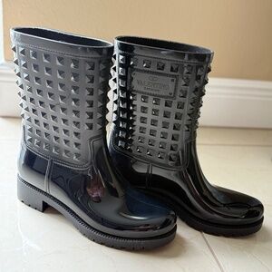 NEW Valentino Garavani Studded Rainboots  (Size 41)